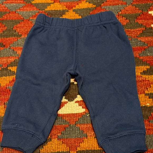 NWT Carter’s 2-piece baby outfit - Picture 3 of 4